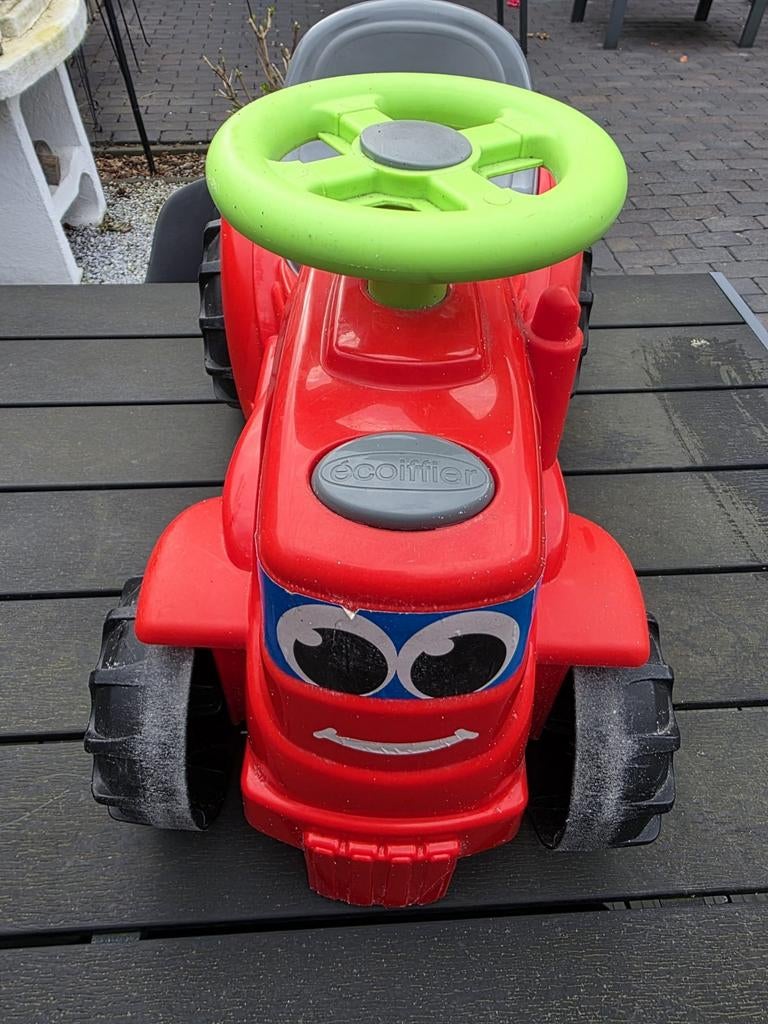 Rode looptractor voor peuters, Ophalen