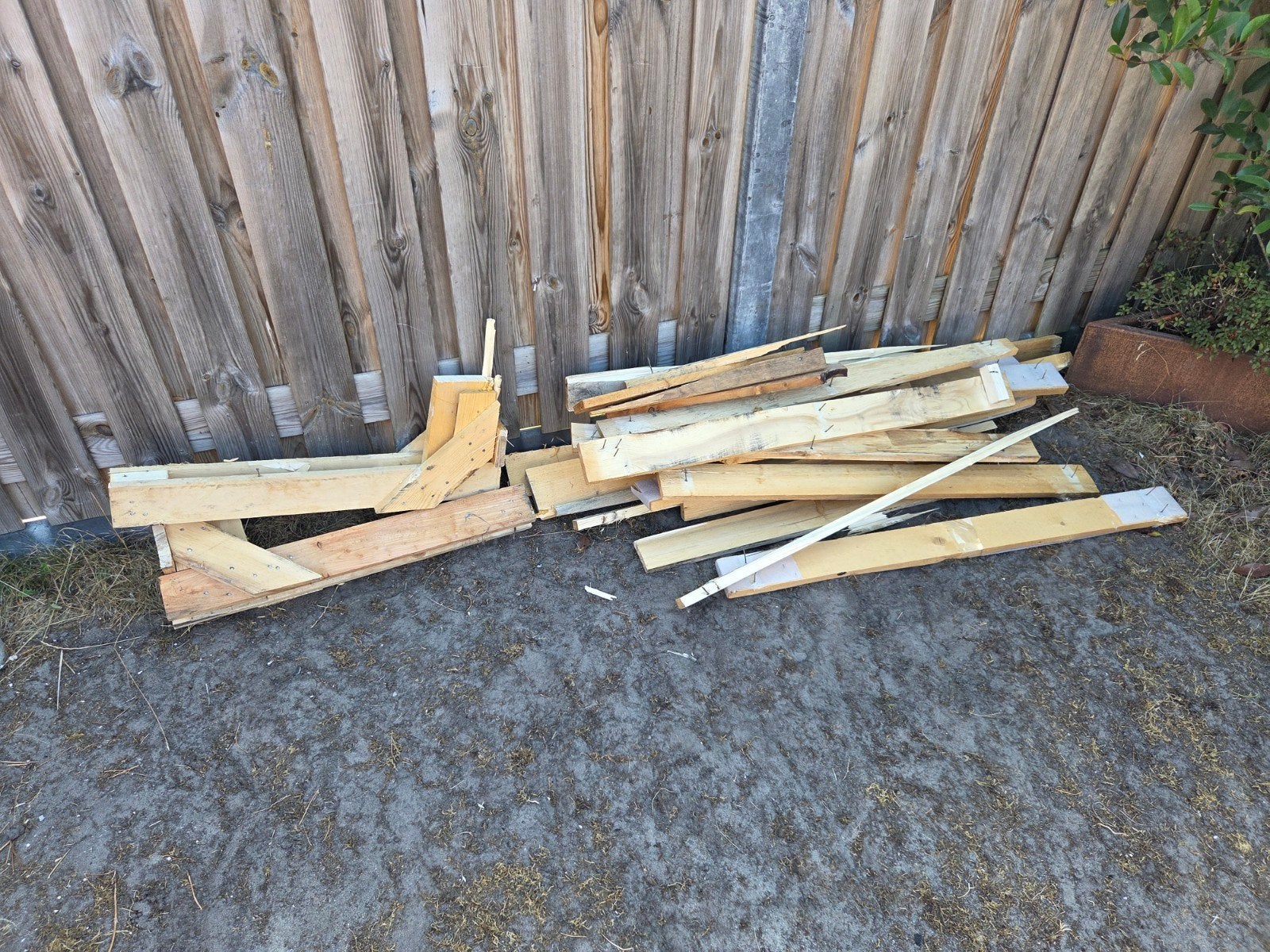 Hout van kozijn pallet - kleine stukken met nagels, Ophalen, Gebruikt, Minder dan 25 mm, Grenen