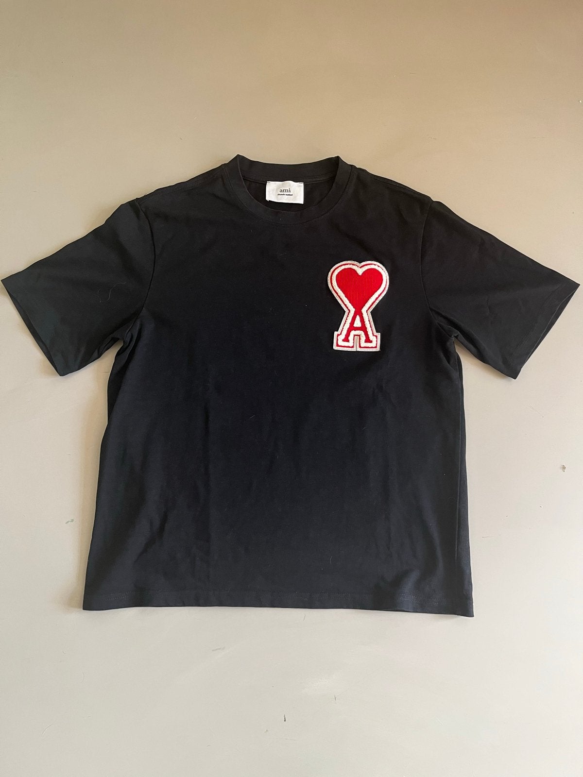 Ami Paris T-shirt Zwart - Zo goed als nieuw, Ophalen of Verzenden, Zo goed als nieuw, Zwart