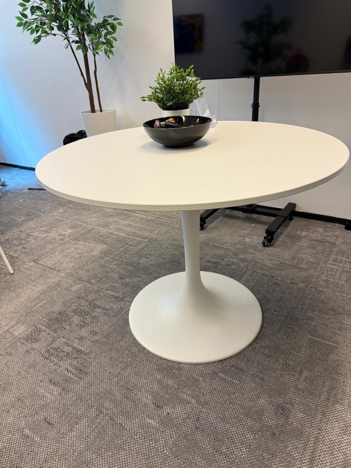 Ikea eettafel Docksta wit rond 103cm zeer goede staat, Huis en Inrichting, Tafels | Eettafels, Ophalen, Zo goed als nieuw, Rond