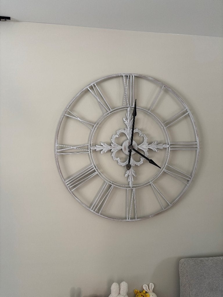 Grote Witte Wandklok met Romeinse Cijfers, Ophalen, Zo goed als nieuw, Analoog, Wandklok