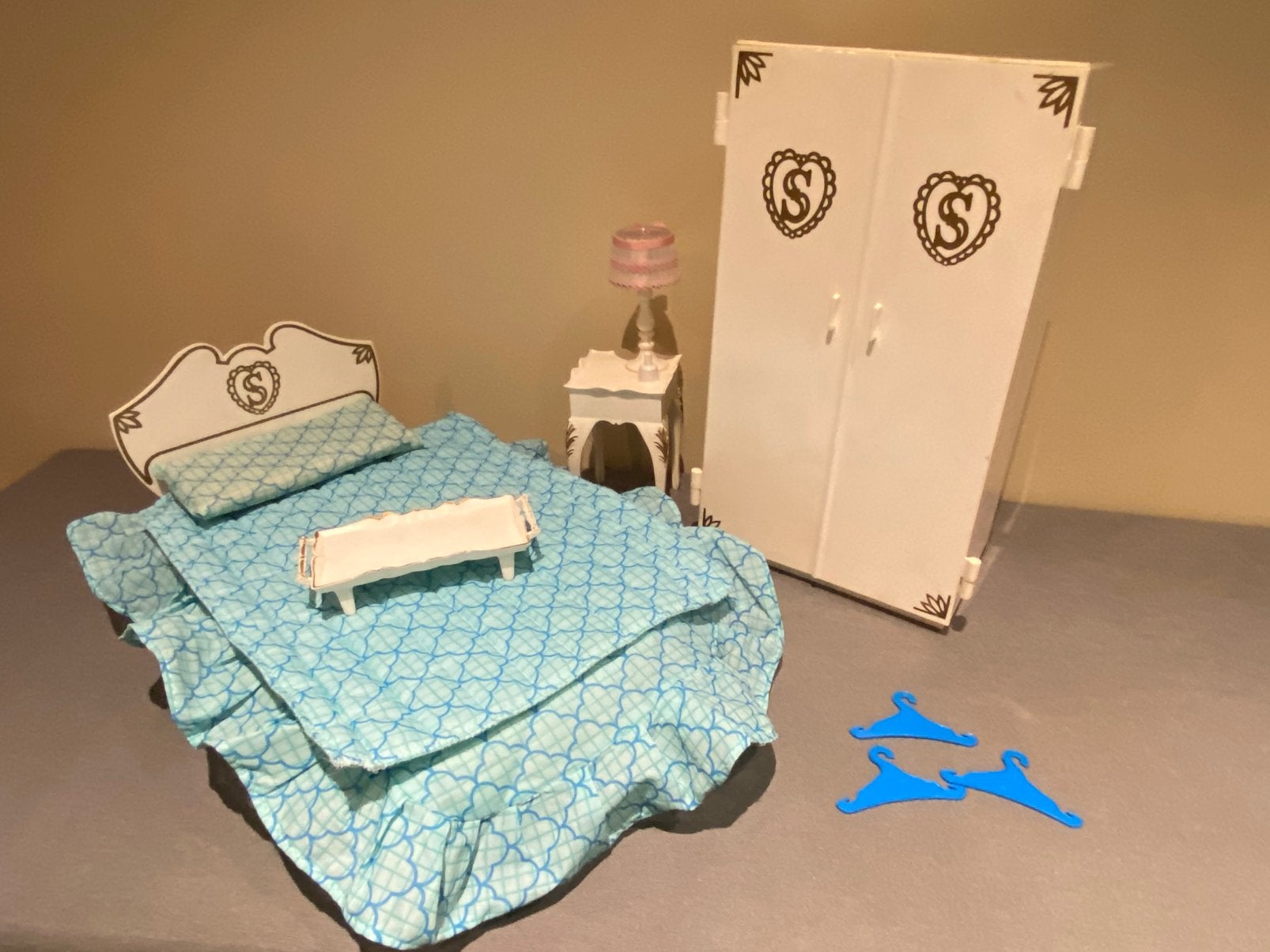 Vintage Pedigree Sindy slaapkamer met nacht tafel lampje 80, Kinderen en Baby's, Ophalen of Verzenden