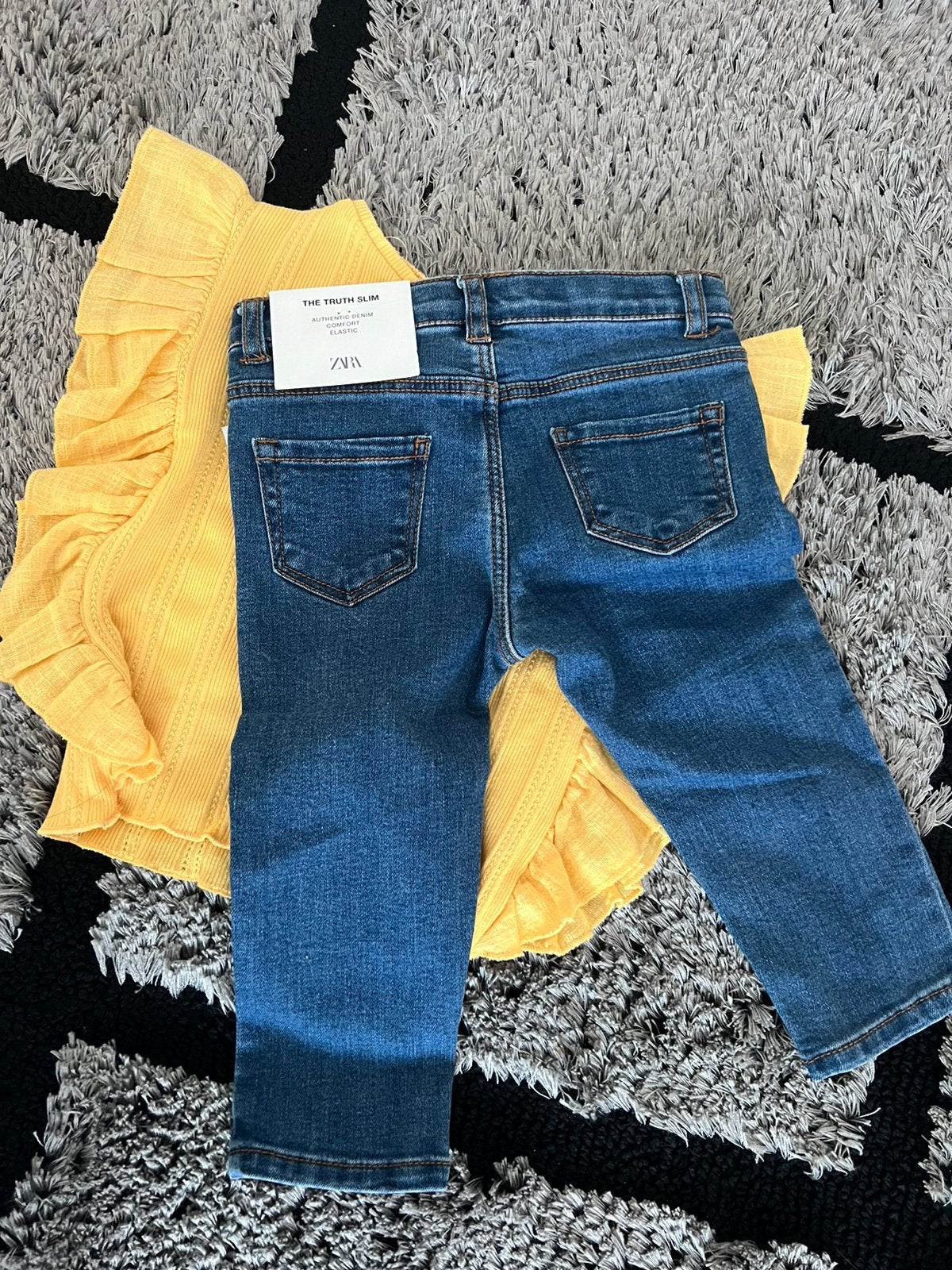 Zara baby set: Gele top met ruches en slim fit jeans maat 80, Ophalen of Verzenden, Nieuw, Meisje