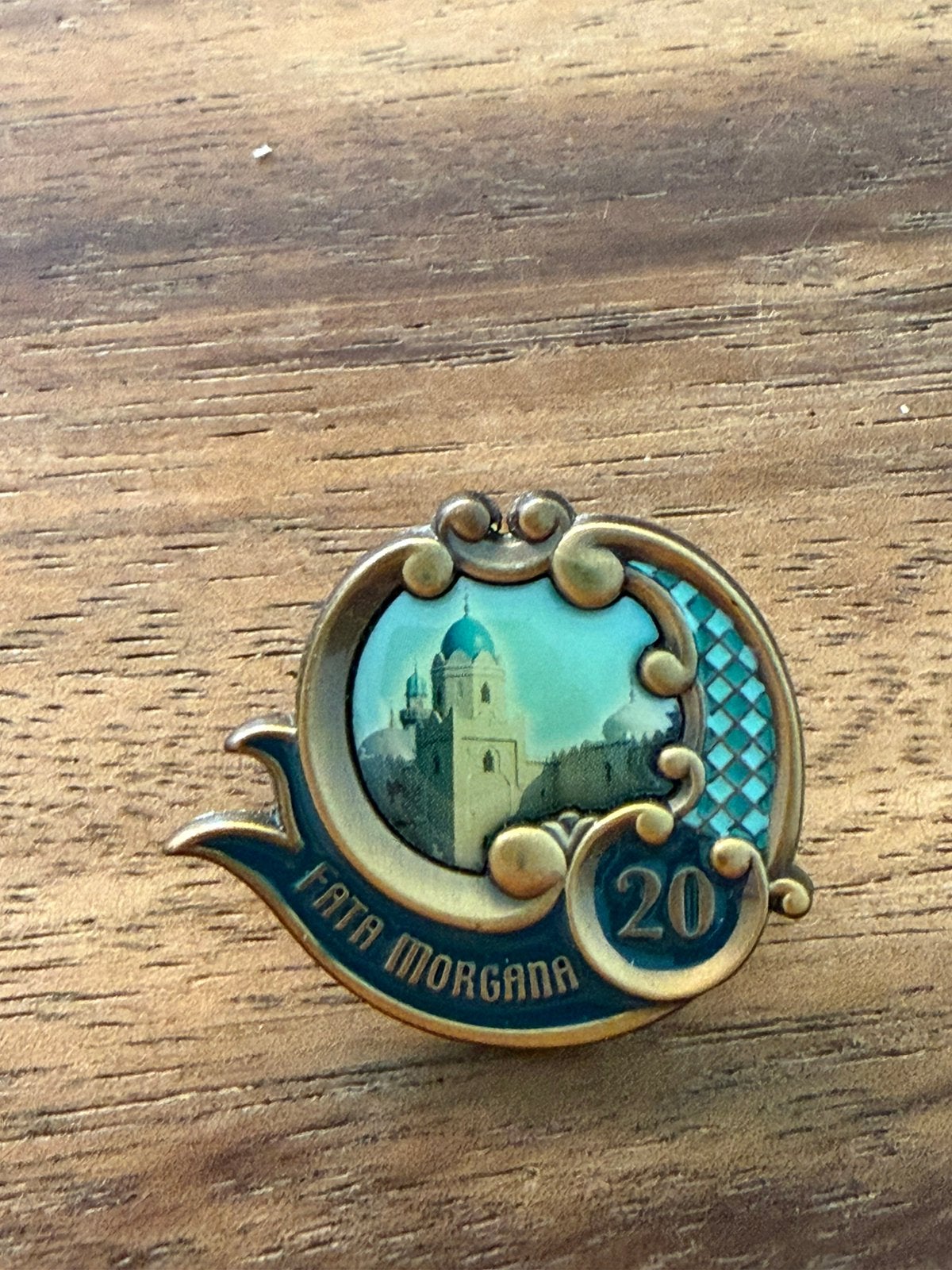 Efteling  jubileum pin 20 jaar Fata Morgana, Verzamelen, Ophalen of Verzenden, Zo goed als nieuw, Button of Speldje