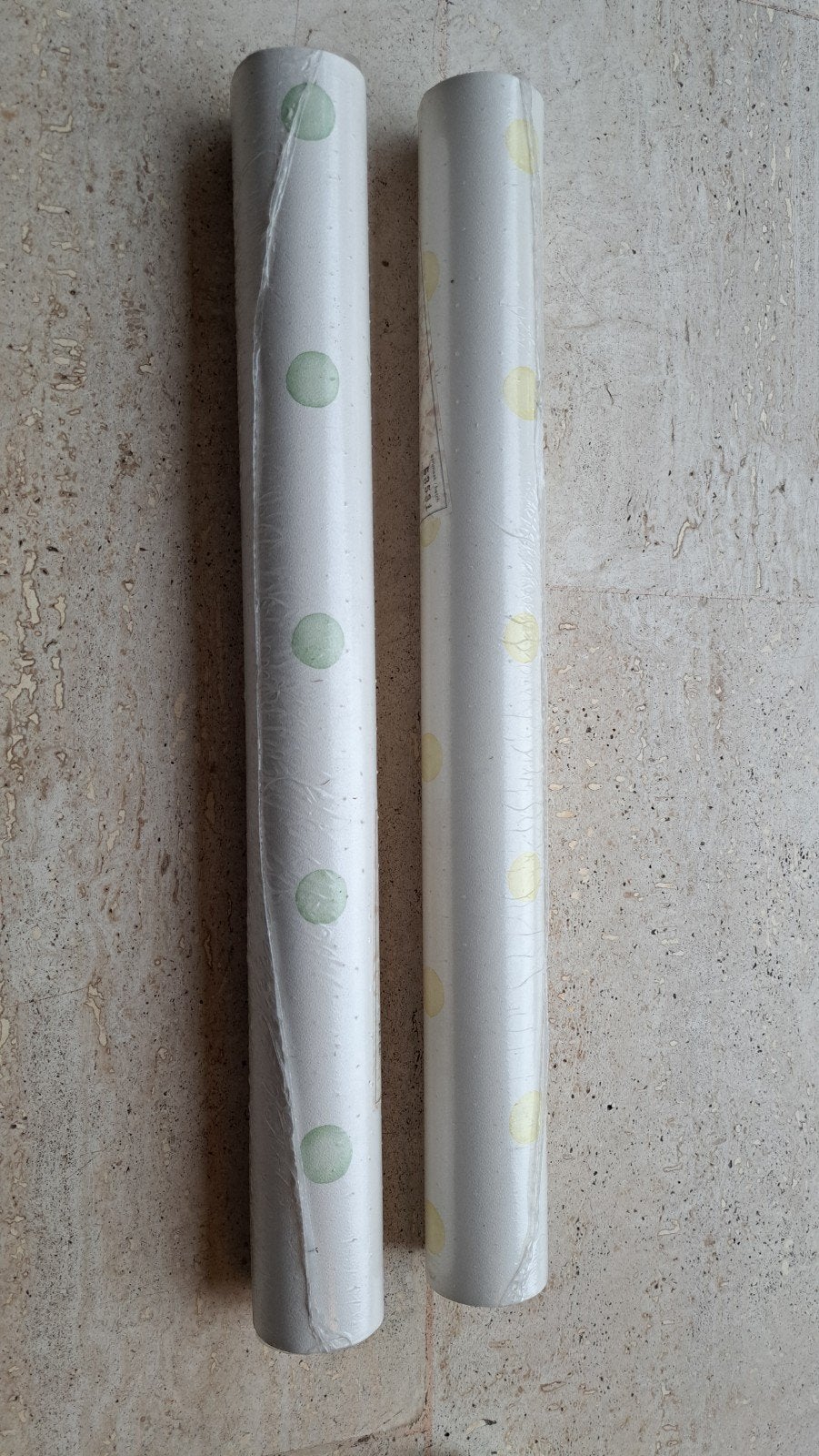 behang met stippen - 2 rollen, 1 geel, 1 groen, Groen, Overige patronen, Overige merken, Ophalen of Verzenden