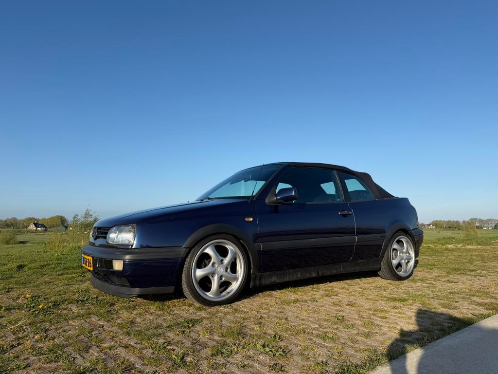 Volkswagen Golf 2.0 Cabriolet 85KW 1996 Blauw, Auto's, Volkswagen, Voorwielaandrijving, 4 cilinders, Blauw, 49 €/maand