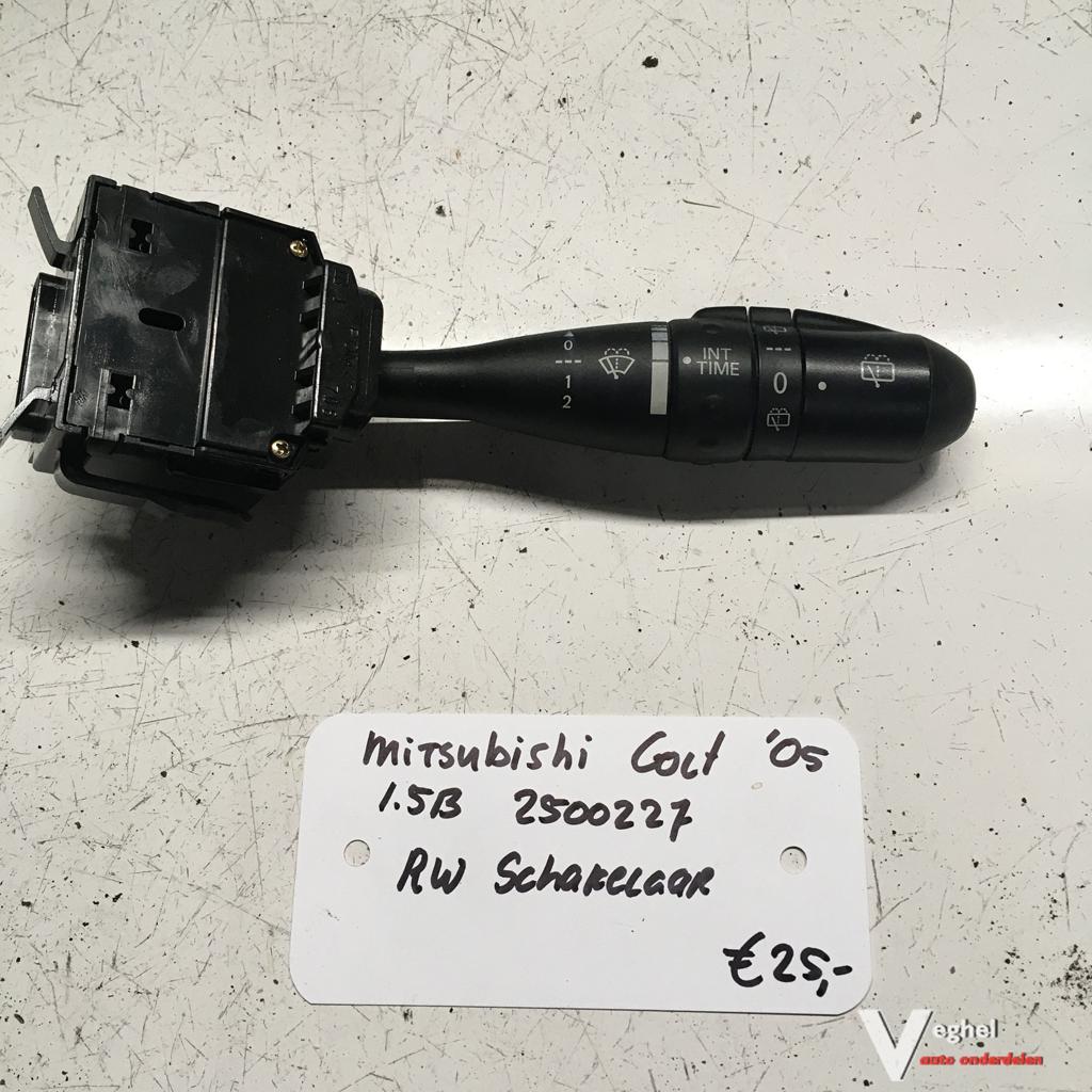 Mitsubishi Colt 1.5B   3drs  kleurcode: 01D 2005 2500227  Ru