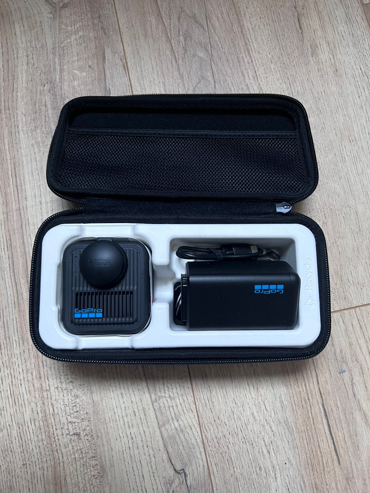 Foto 2 van Gopro Max 2 Power Bundle