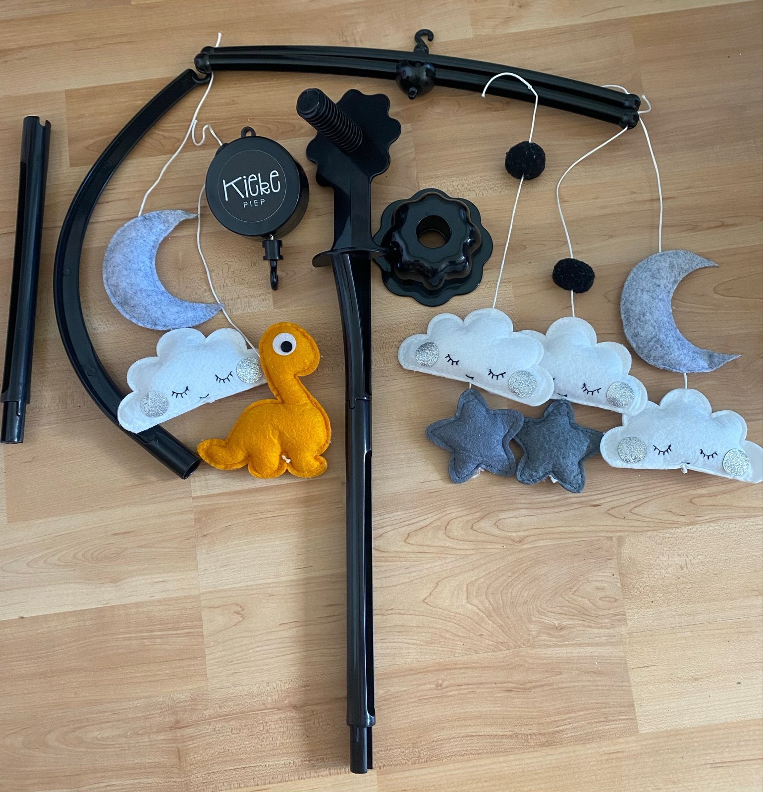 Kieke Piep Mobiel met muziekdoosje en dino, wolken, sterren, Ophalen, Zo goed als nieuw, Mobiel, Met geluid