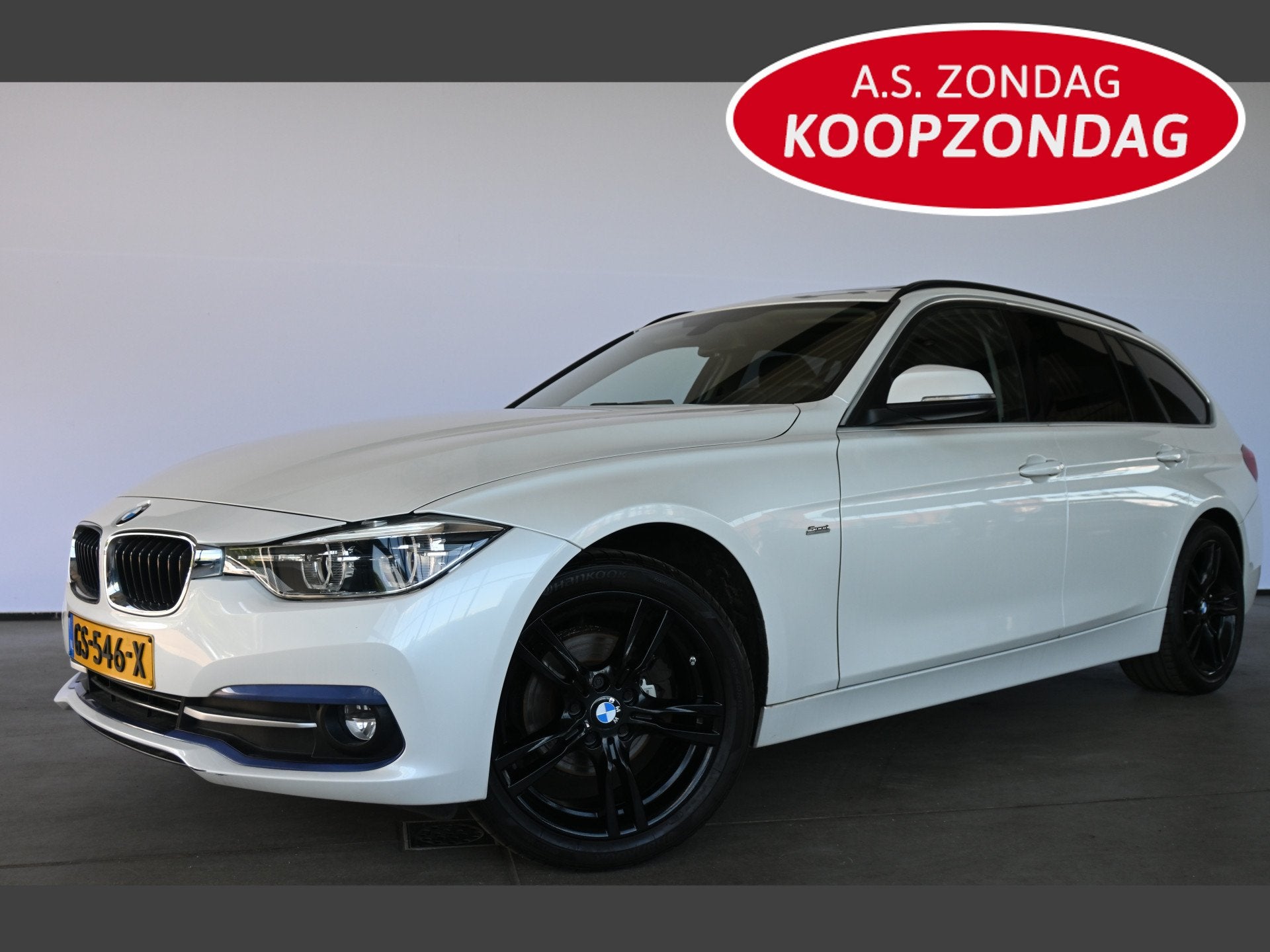 BMW 3 Serie Touring 318i Luxury Clima Navigatie LED Panorama, Keurmerk '100% Onderhouden', Gebruikt, Met garantie (alle), 1445 kg