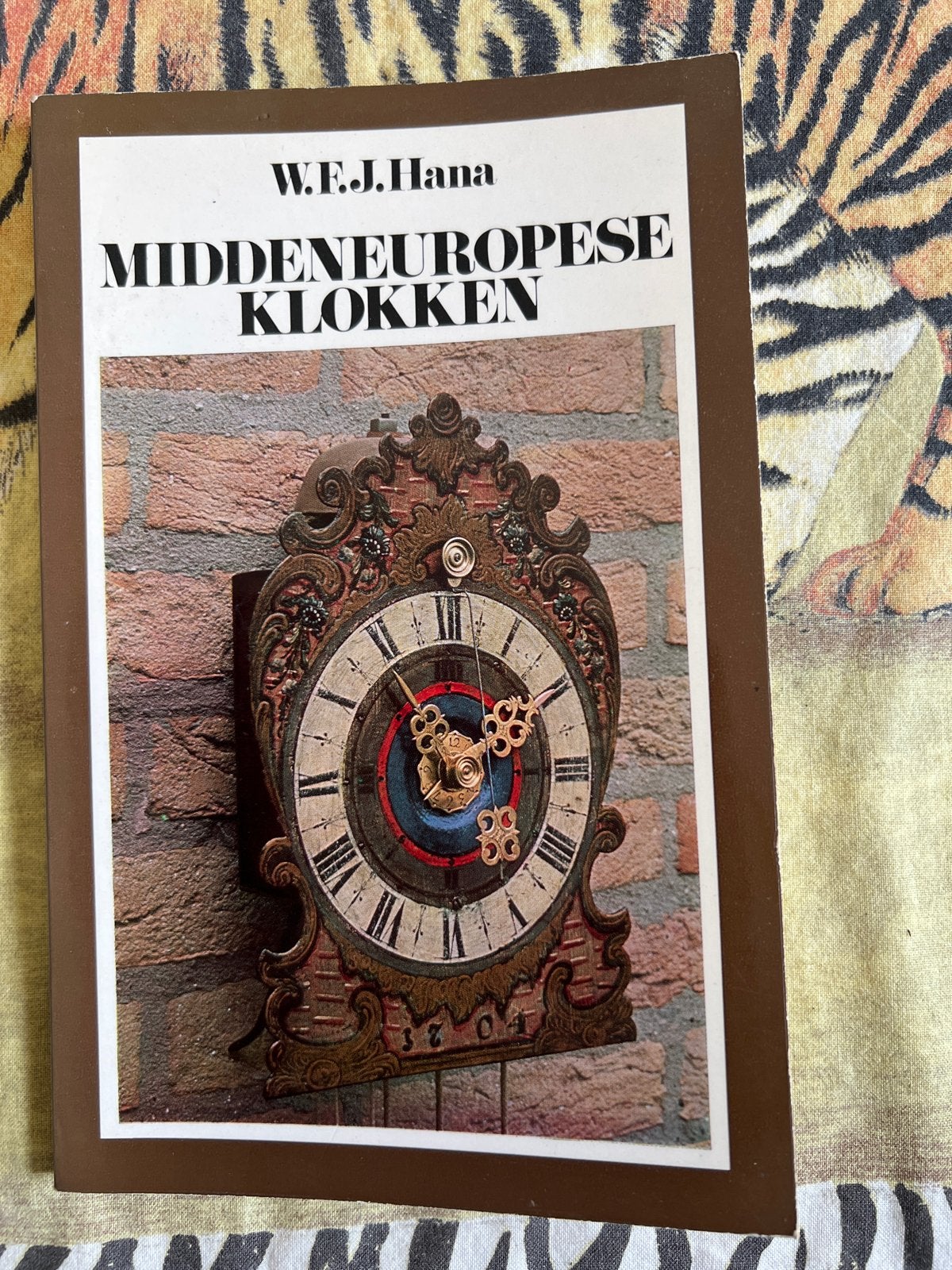 Midden-Europese Klokken - W.F.J. Hana, Ophalen of Verzenden, Gelezen, Overige onderwerpen