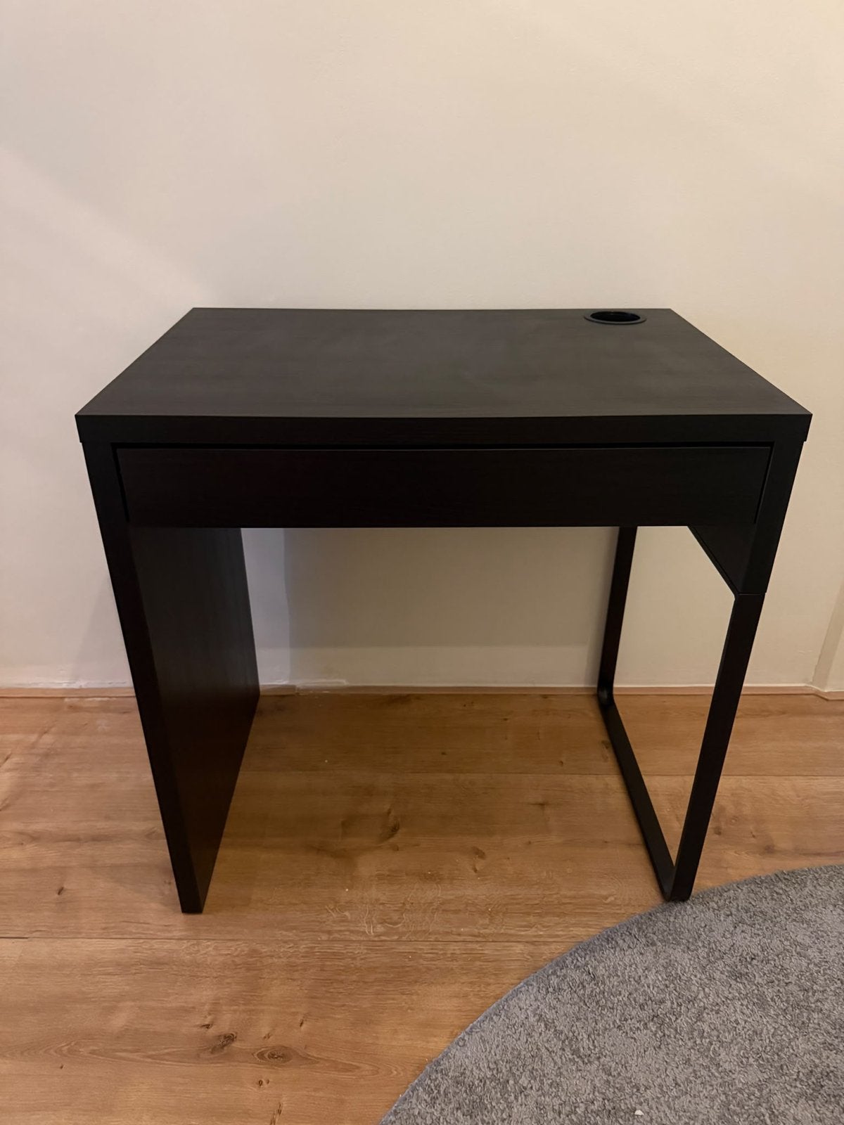 Ikea Micke Zwart Bureau met Lade - br. 75xd. 50x h. 75 cm, Zwart, Met lades, Ophalen of Verzenden, Zo goed als nieuw