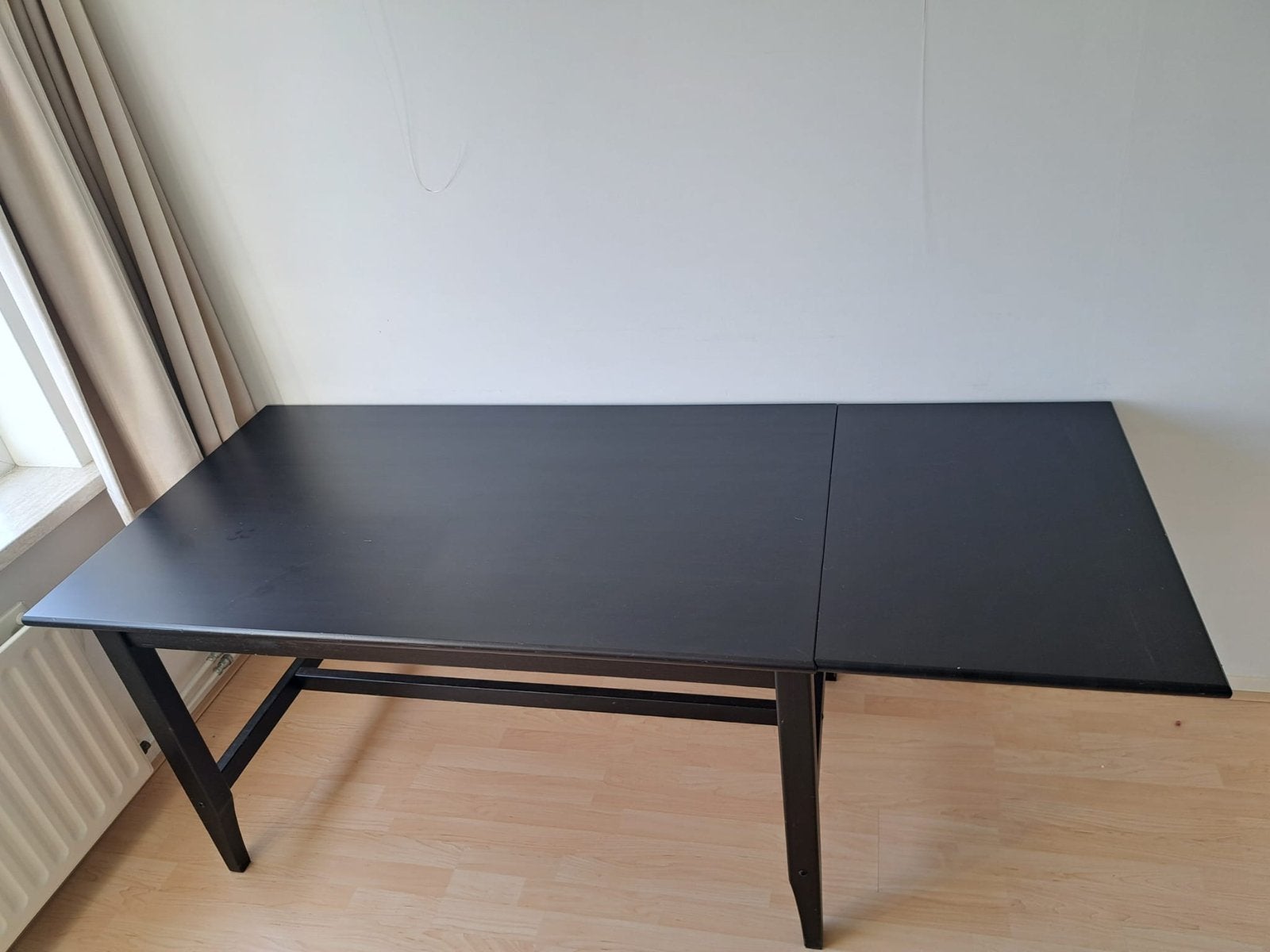 Foto 2 van Uitschuifbare eettafel - Zwart