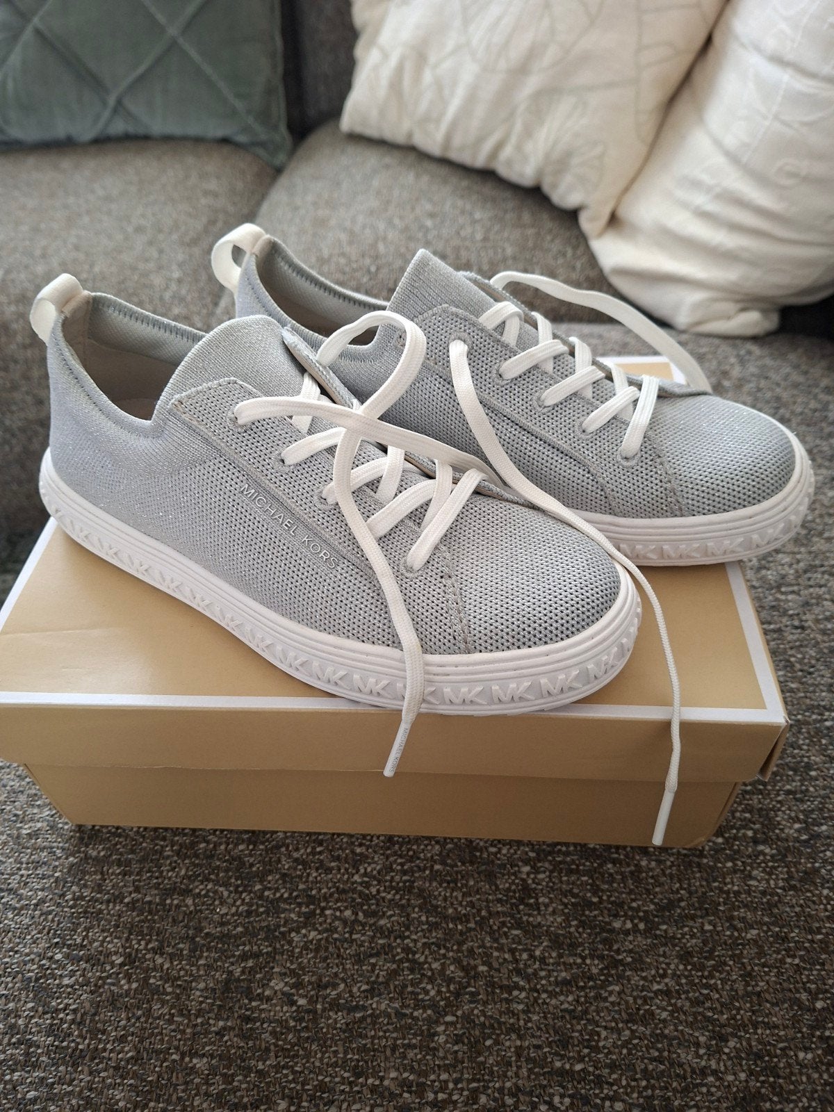 Zo goed als nieuwe Michael Kors schoenen zo goed als nieuw., Michael Kors, Zwart, Ophalen of Verzenden, Sneakers of Gympen