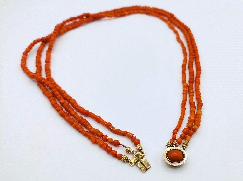 Bloedkoralen ketting met gouden slot, 19e eeuws