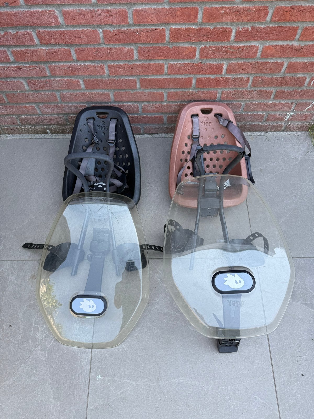 Twee Thule Yepp voorzitjes met windscherm, Ophalen, Gebruikt, Voorzitje