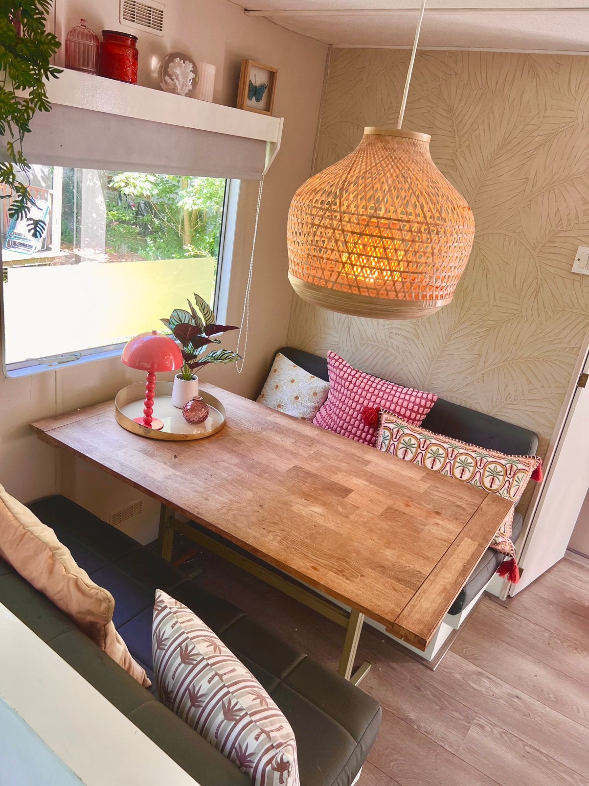 Fijne caravan Camping Bakkum te huur, grote tuin, trampoline