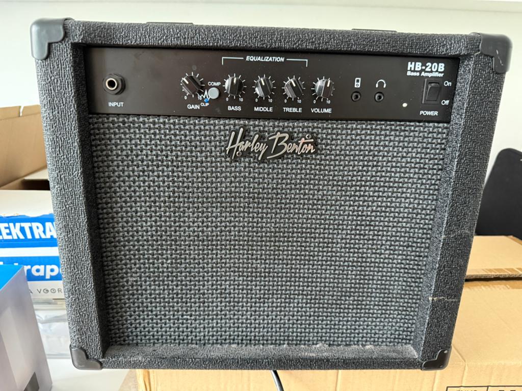 Harley Benton HB-20B 20 watt basversterker, Muziek en Instrumenten, Ophalen of Verzenden, Gebruikt, Basgitaar, Minder dan 50 watt