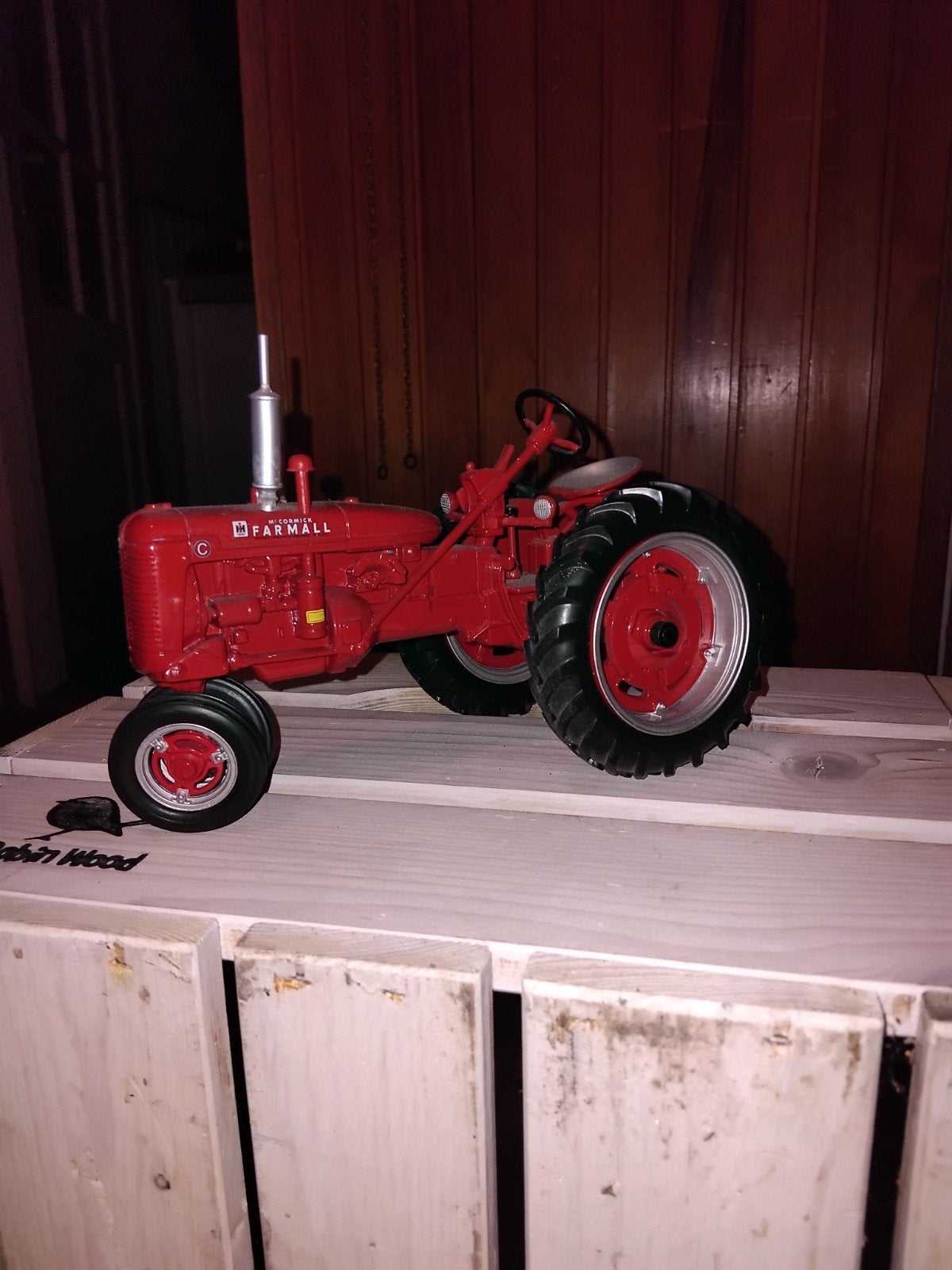 Rode Farmall tractor schaalmodel, 1:32 tot 1:50, Overige typen, Zo goed als nieuw, Ophalen