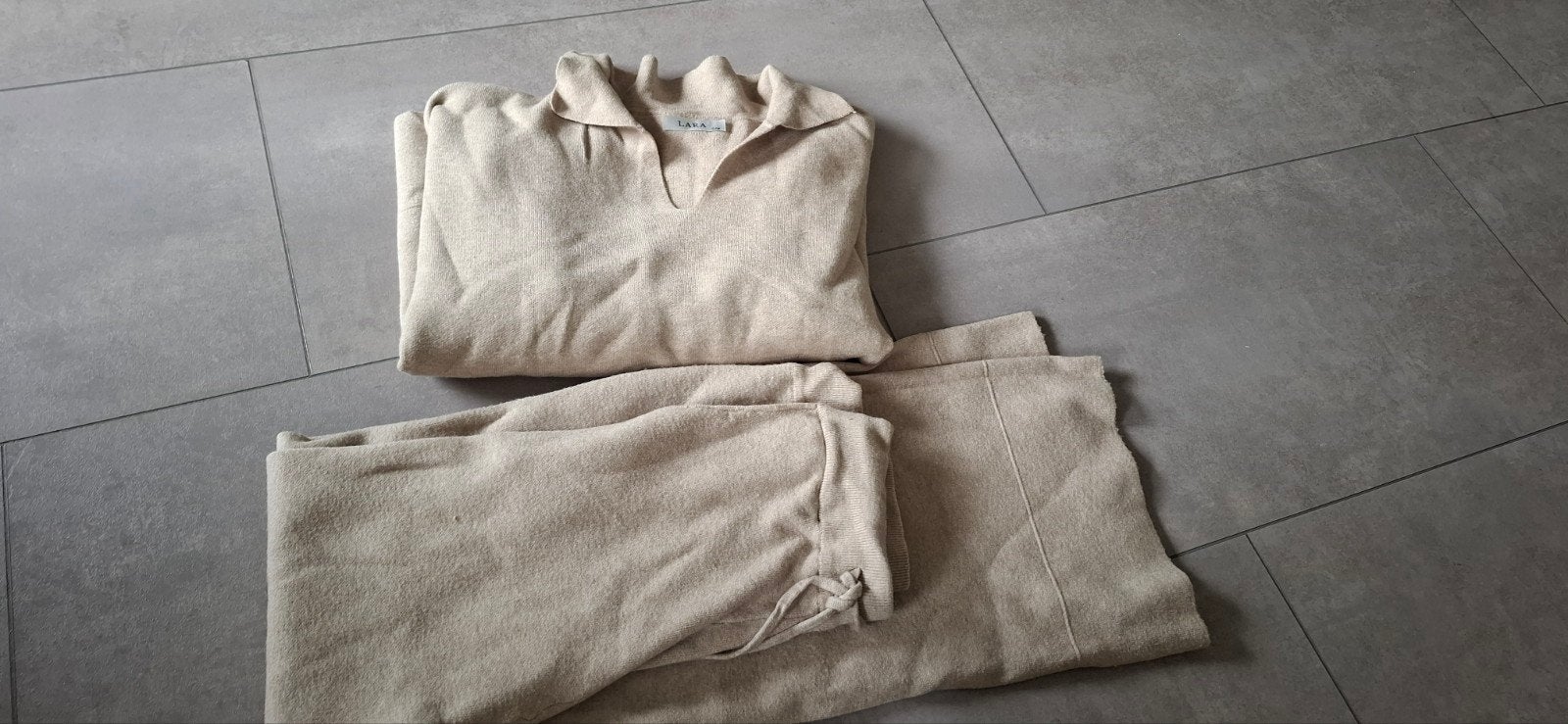 Lara huispak broek en trui beige 36 38, Lara, Beige, Ophalen of Verzenden, Maat 36 (S)