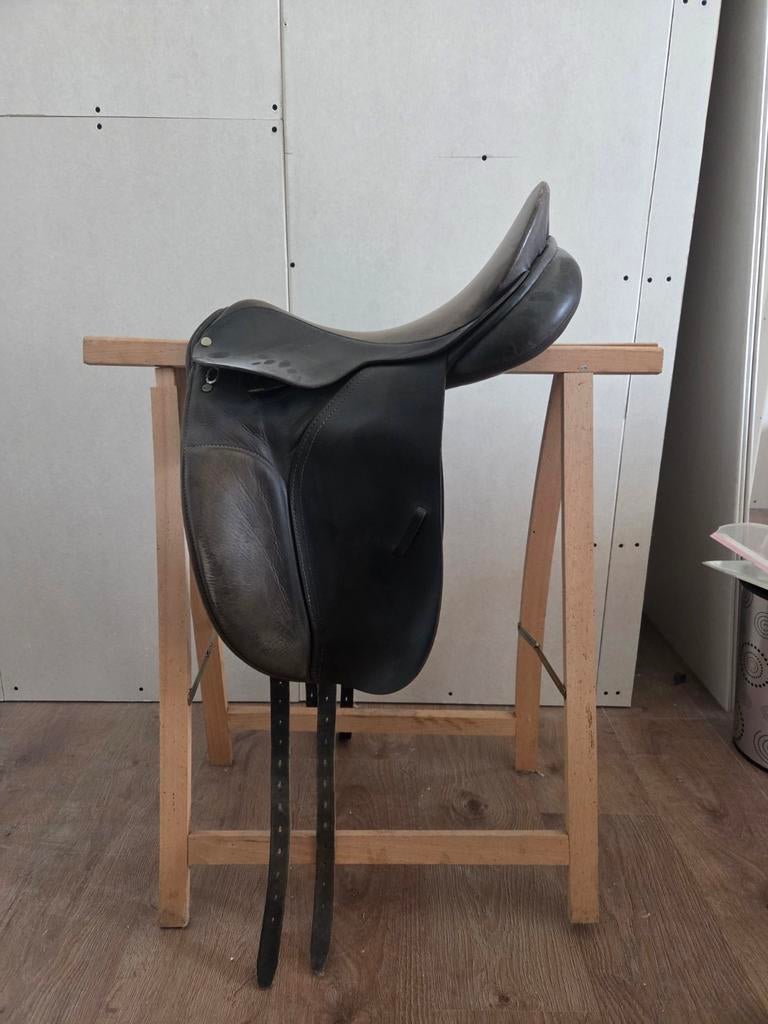 Country Saddlery met nieuwe wolvulling, Dieren en Toebehoren, Ophalen, Dressuur