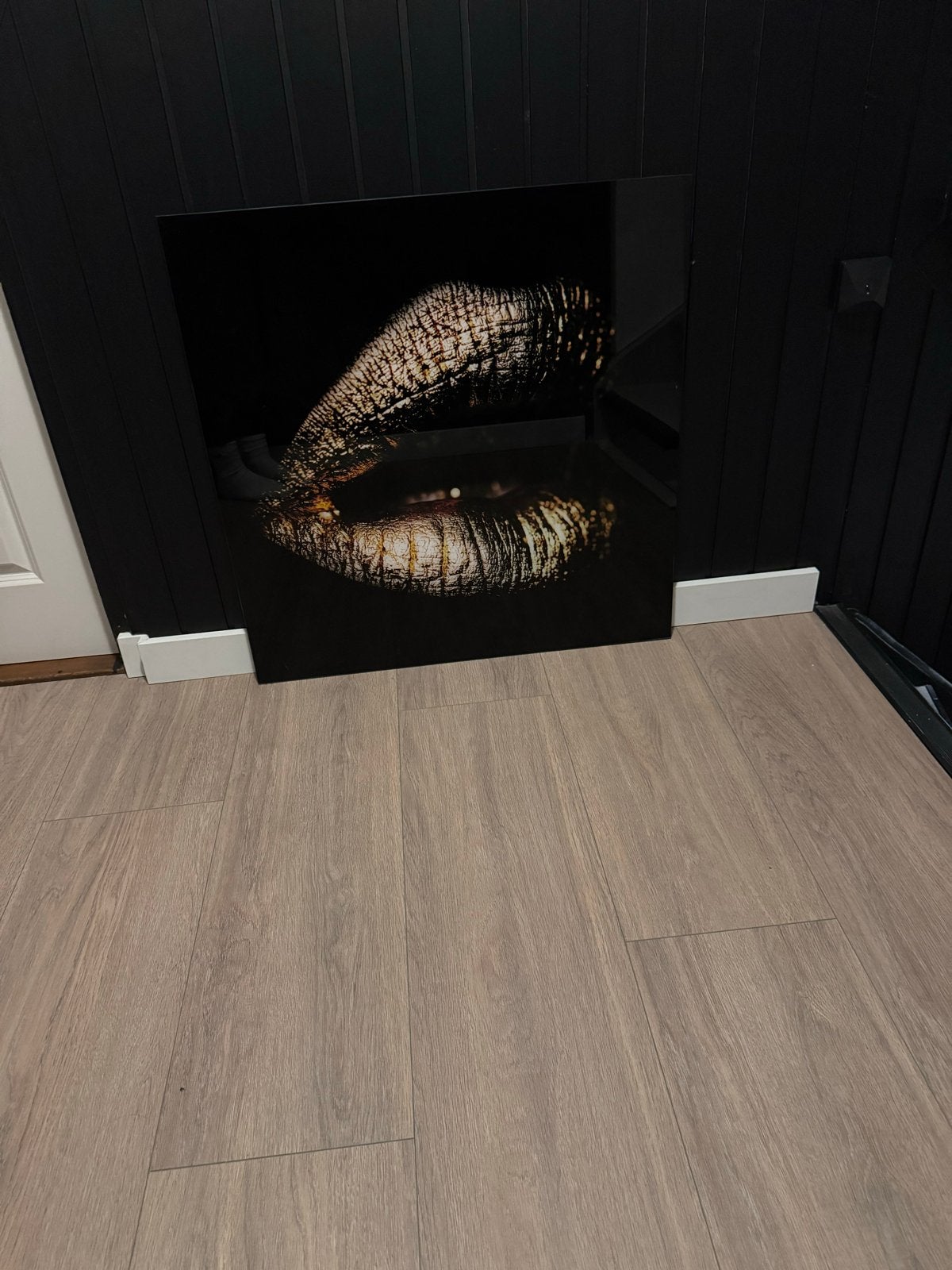 Gouden Lippen Kunstwerk - Modern en Stijlvol, Ophalen of Verzenden, 75 cm of meer, 50 tot 75 cm, Print