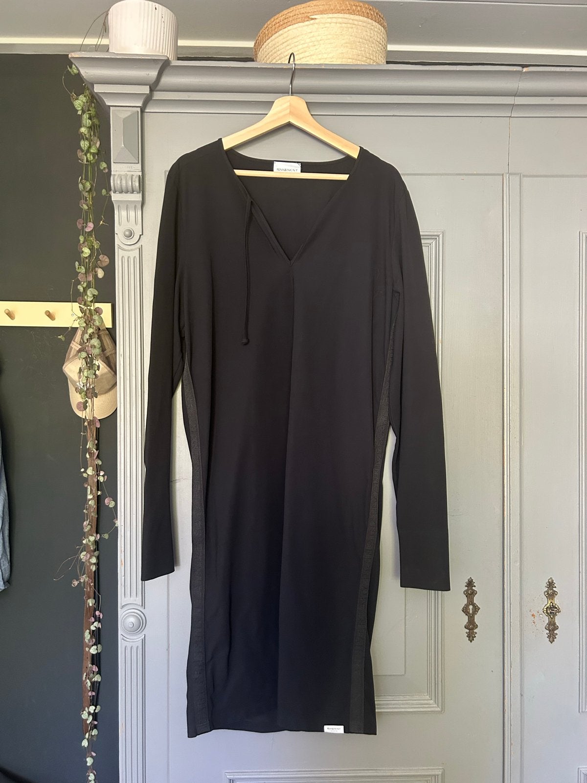 Zwarte Penn & Ink jurk met lange mouwen en V-hals, Kleding | Dames, Jurken, Zo goed als nieuw, Maat 38/40 (M), Zwart, Ophalen of Verzenden