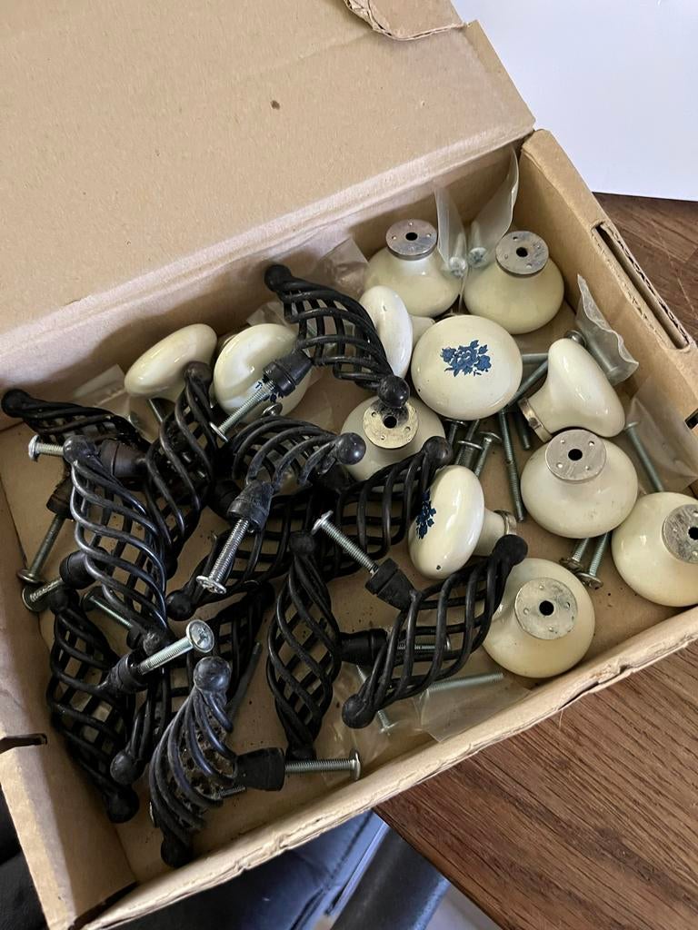 Diverse ladeknoppen en handgrepen - Set van 20+, Ophalen, Gebruikt, Overige materialen, Klink of Kruk