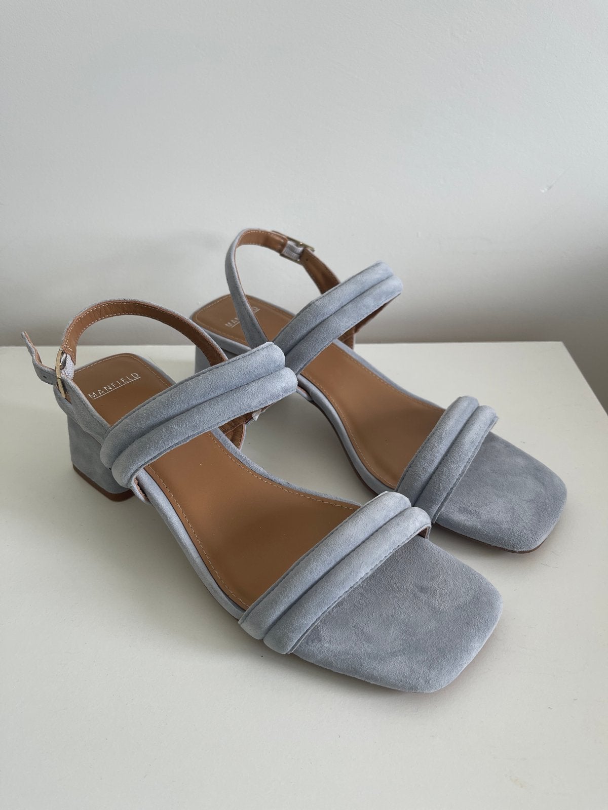 Manfield suède sandalen met blokhak - lichtblauw maat 39, Ophalen of Verzenden, Zo goed als nieuw, Blauw, Sandalen of Muiltjes