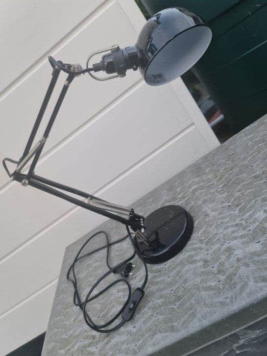 Zwarte verstelbare bureaulamp Ikea, Bureaulamp, Gebruikt, E14 (klein), Ophalen of Verzenden