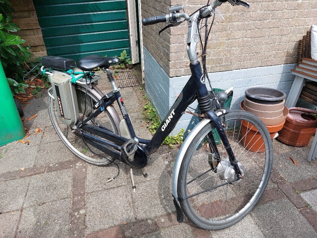 oude elektrische fiets, Ophalen, Gebruikt, 30 tot 50 km per accu, Giant