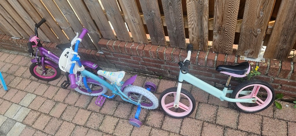 2 kinderfietsen + loopfiets, Ophalen, Terugtraprem, Zijwieltjes, Gebruikt