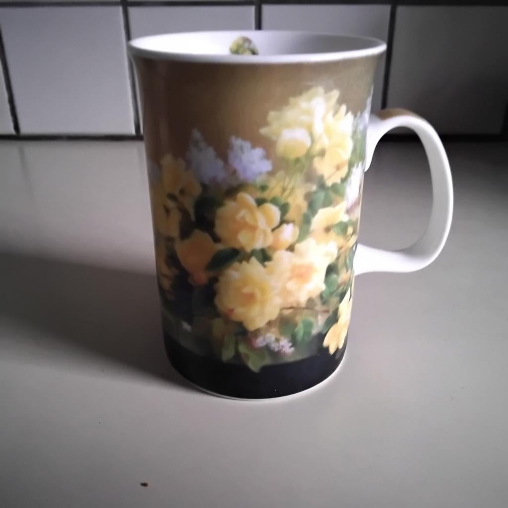 Engelse ashdene  mok met gele bloemen, Ophalen of Verzenden, Zo goed als nieuw, Overige stijlen, Kop(pen) en/of Schotel(s)