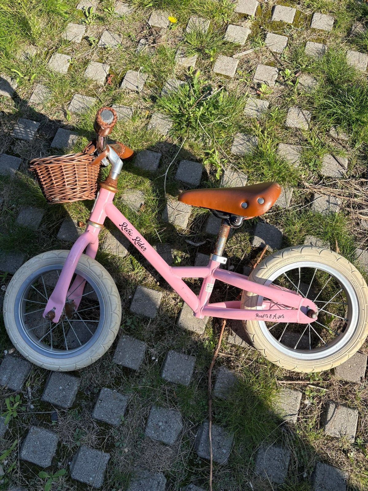 Roze Retro Rider loopfiets met mandje, Ophalen, Gebruikt, Minder dan 16 inch
