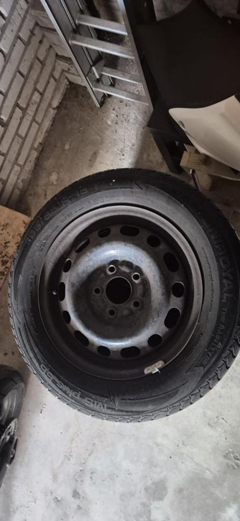 Uniroyal winterbanden 195/65 R15 T op stalen velgen, Auto-onderdelen, Ophalen, Gebruikt