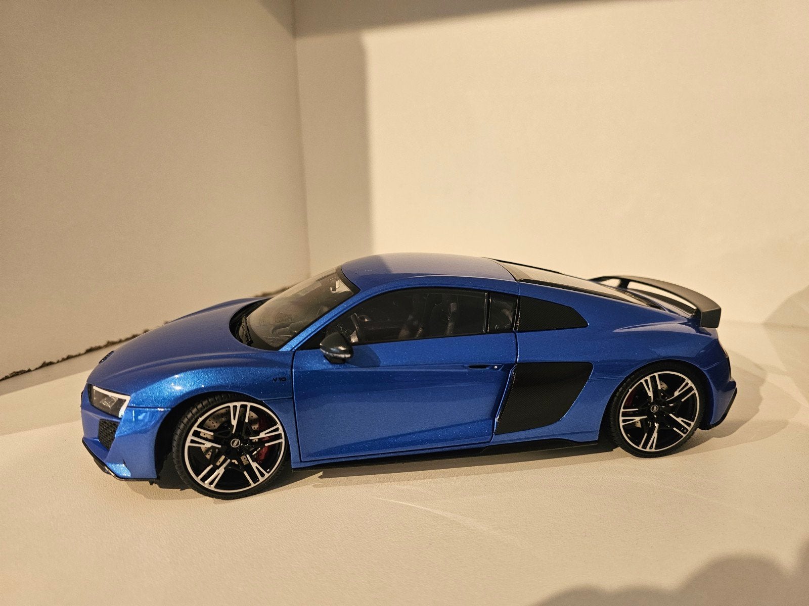KENGFAI Audi R8 Coupé Blauw 1:18 Modelauto, Ophalen of Verzenden, Zo goed als nieuw, Auto, Overige merken