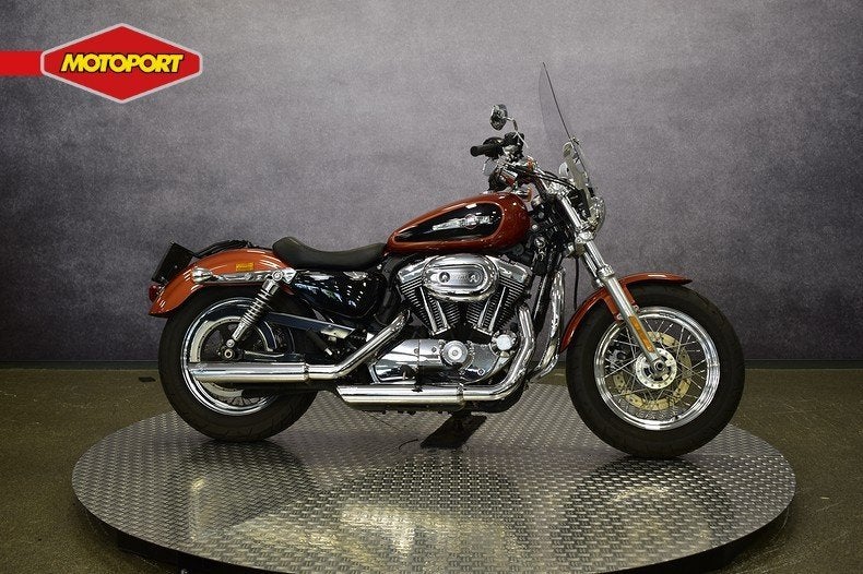 Harley-Davidson SPORTSTER CUSTOM 1200 (bj 2011), Motoren, Motoren | Harley-Davidson, Bedrijf, Sderegt@motoportgoes.nl, Nobelweg 4
4462 GK  Goes, NL