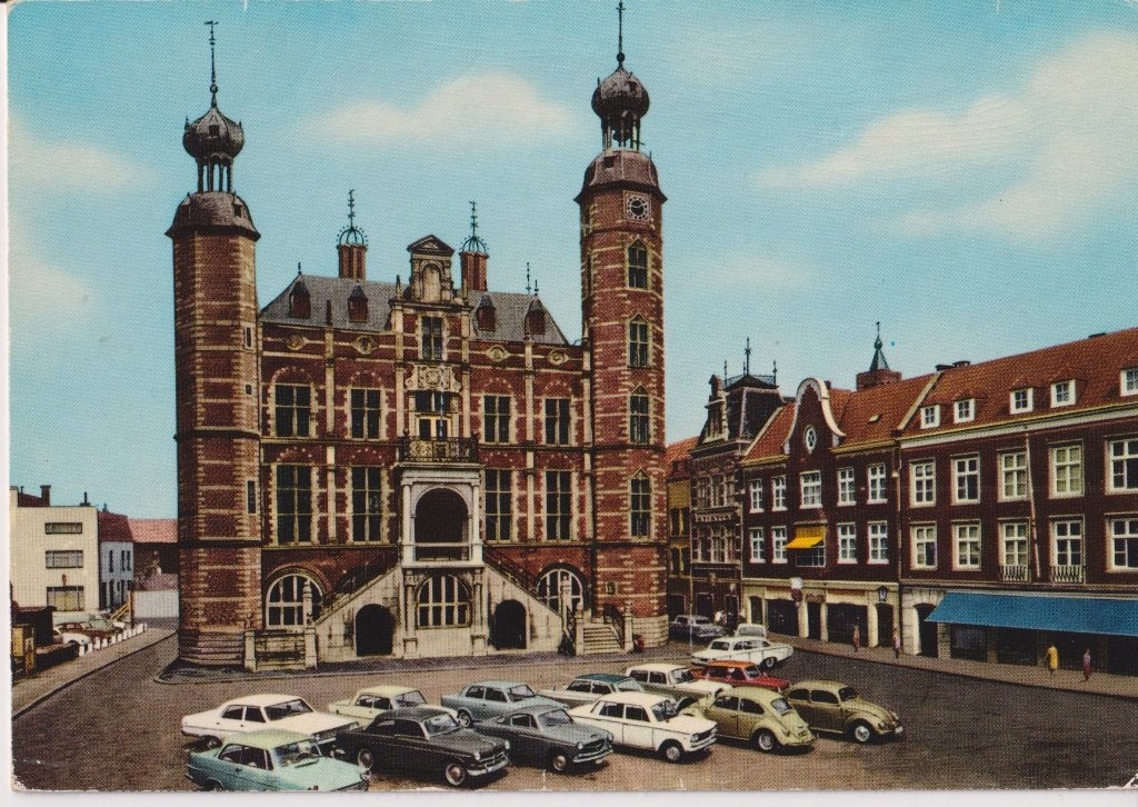 Venlo, Stadhuis met auto's , Fiat 1100  TV 103 Coupé, Ophalen of Verzenden, 1960 tot 1980, Gelopen, Limburg