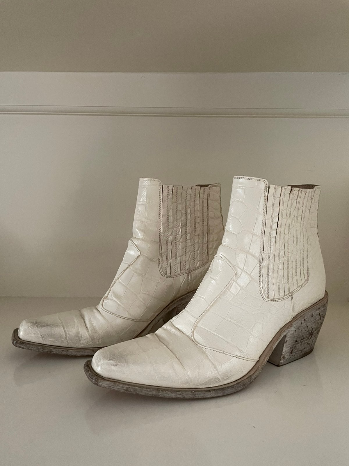 Elena Iachi boots enkellaars maat 39 wit leer, Kleding | Dames, Wit, Lage of Enkellaarzen, Ophalen of Verzenden, Zo goed als nieuw