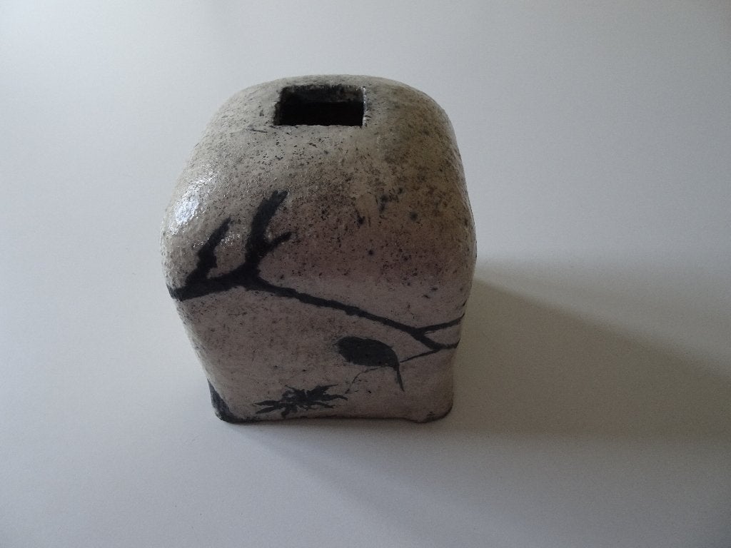 Raku vaas vogel tak bloem wit zwart vierkant, Ophalen of Verzenden, Wit, Steen/keramiek
