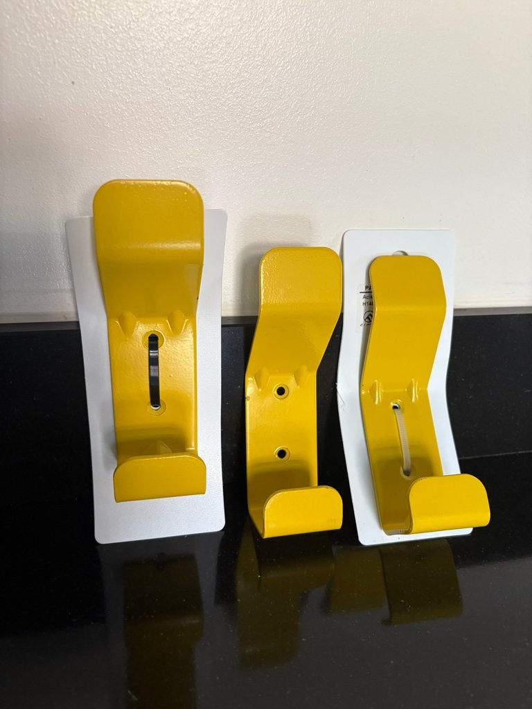 Zeer stevige gele metalen jashaken wandhaken kapstokhaken, Wandhaken, Nieuw, Ophalen of Verzenden, Minder dan 100 cm