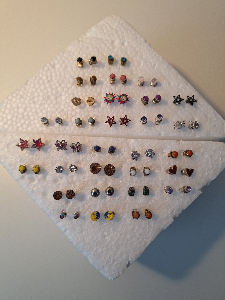 31 paar oor stekers, alles samen EUR 12,50, Sieraden, Tassen en Uiterlijk, Oorbellen, Overige materialen, Overige kleuren, Ophalen of Verzenden