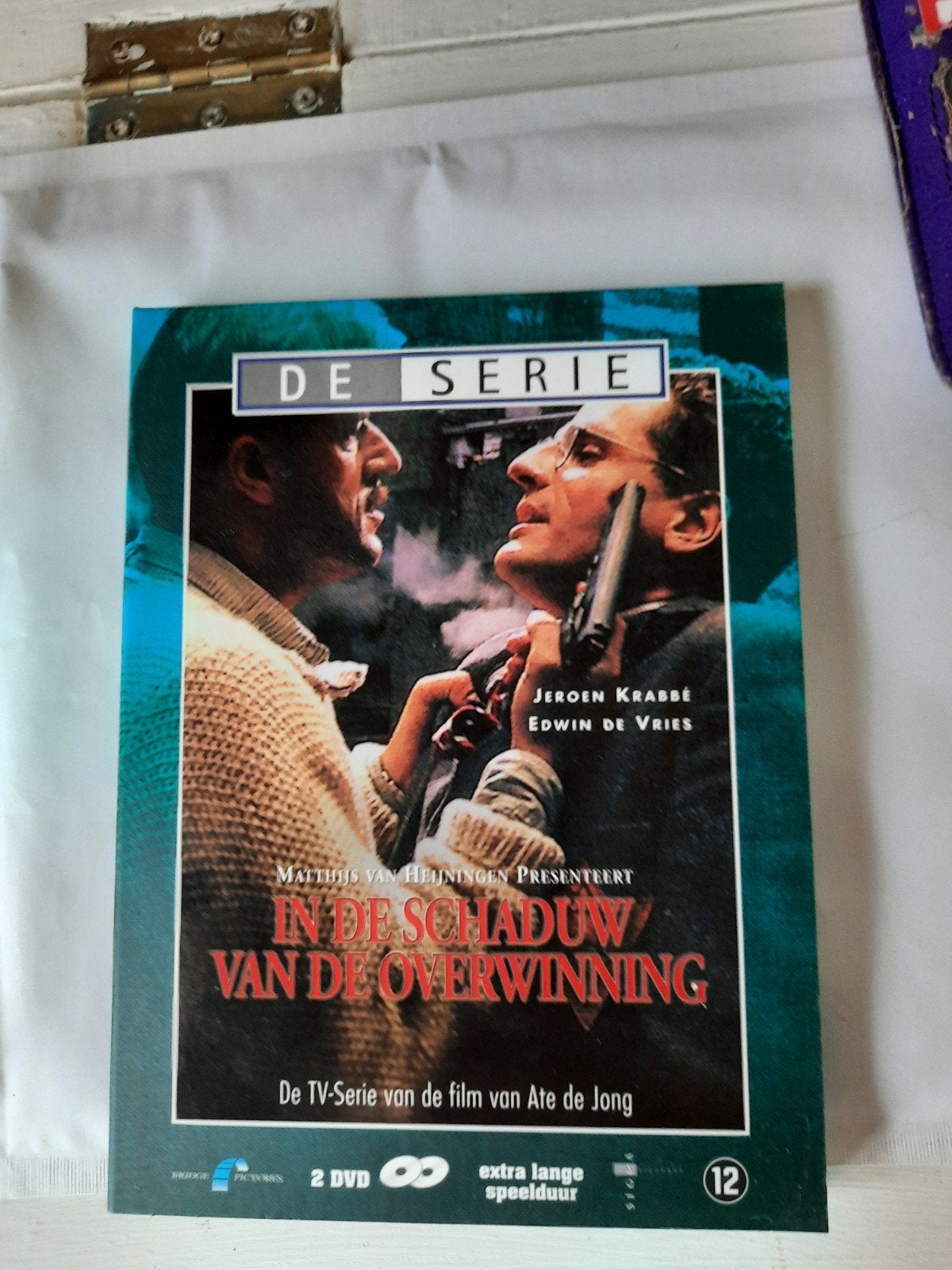 In de Schaduw van de Overwinning - De Serie (2 DVD), Gebruikt, Drama, Vanaf 12 jaar, Ophalen of Verzenden