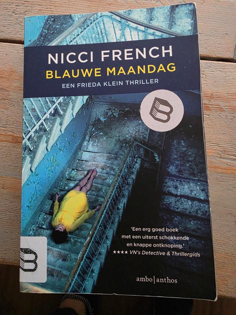Nicci French - Blauwe maandag, Ophalen of Verzenden, Zo goed als nieuw, Nicci French