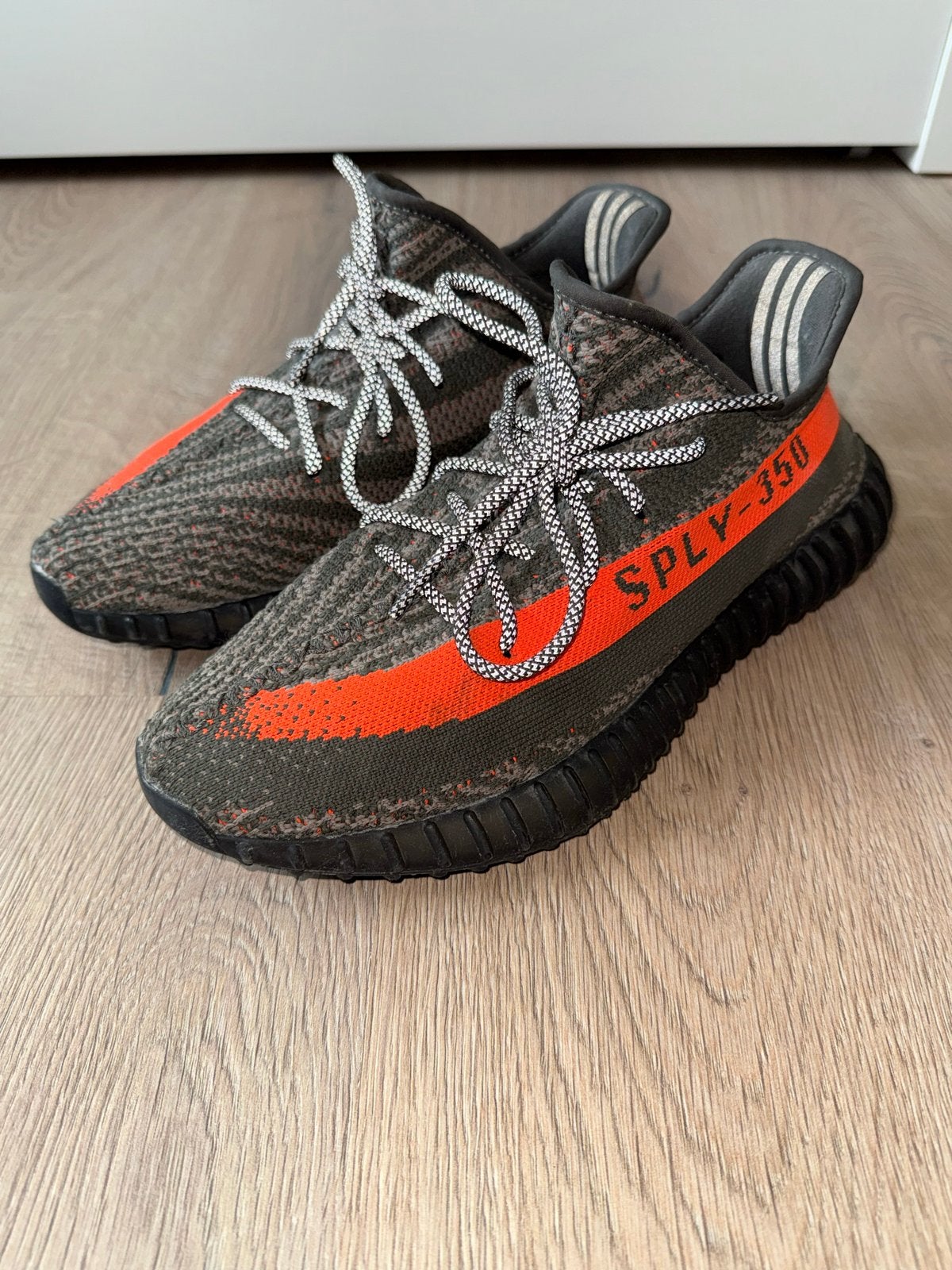 Adidas Yeezy Boost 350 V2 'Carbon Beluga' Sneakers, Ophalen of Verzenden, Gedragen, Overige kleuren, Sneakers of Gympen