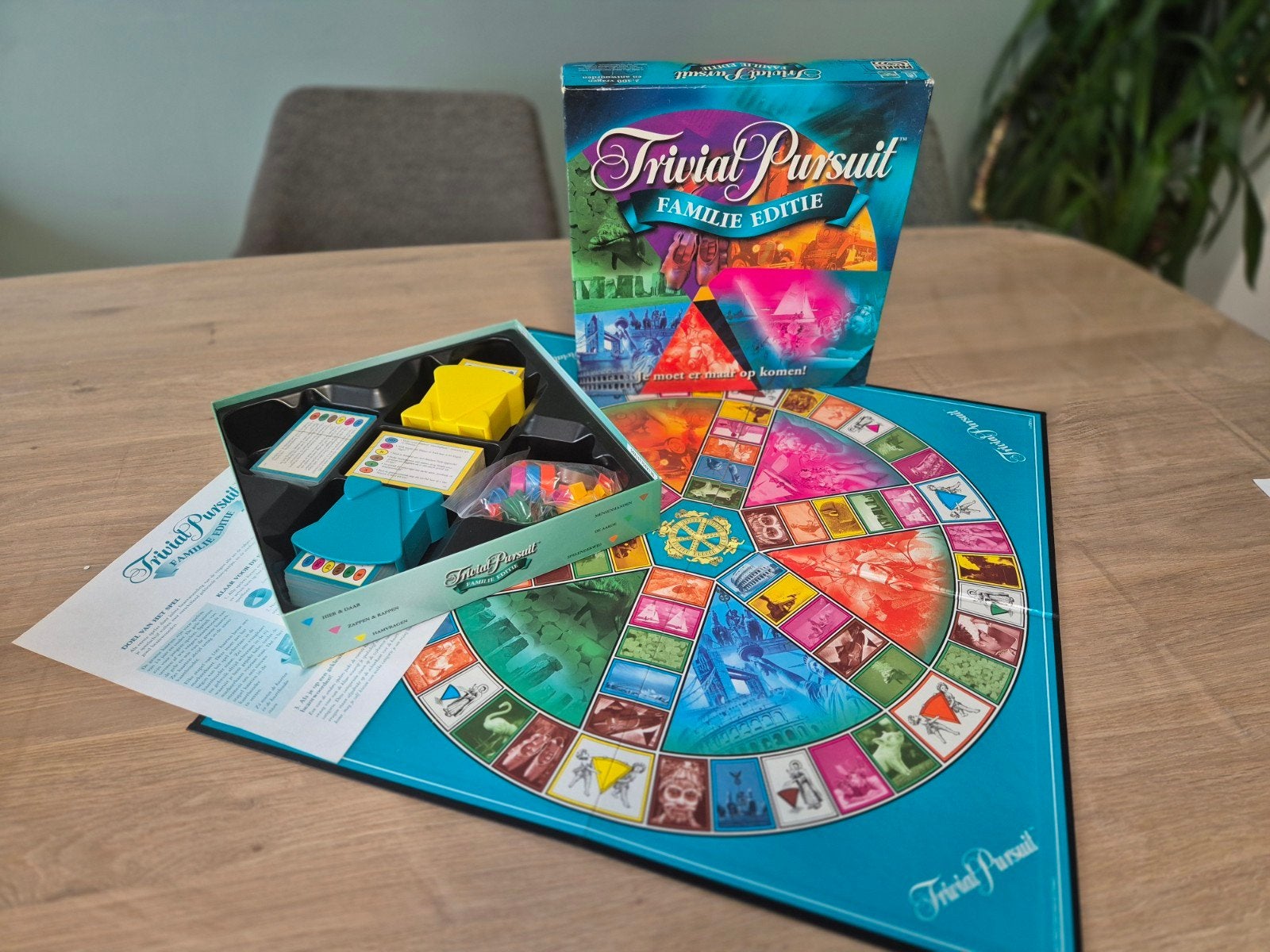 Trivial Pursuit Familie Editie Bordspel, Vijf spelers of meer, Ophalen of Verzenden, Zo goed als nieuw