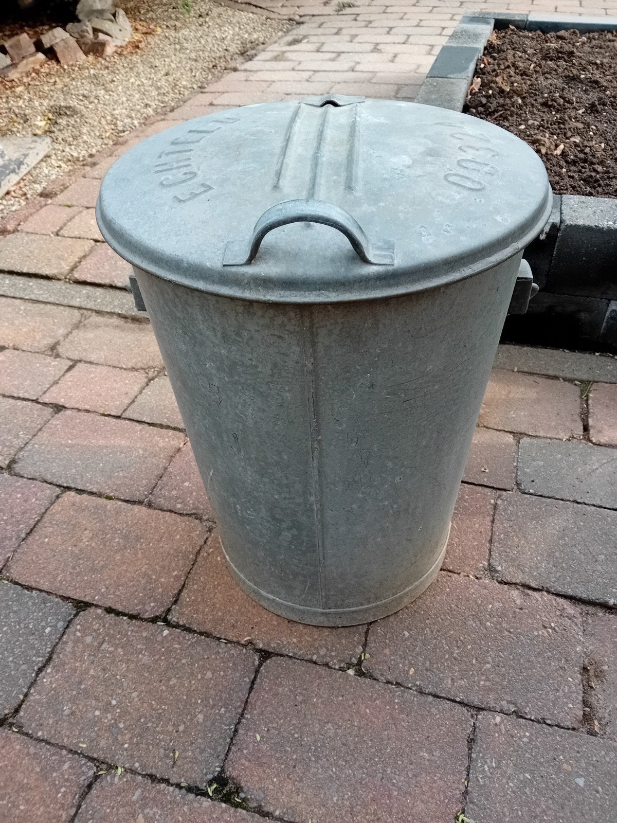 Vintage gegalvaniseerde metalen afvalemmer met deksel, Antiek en Kunst, Ophalen