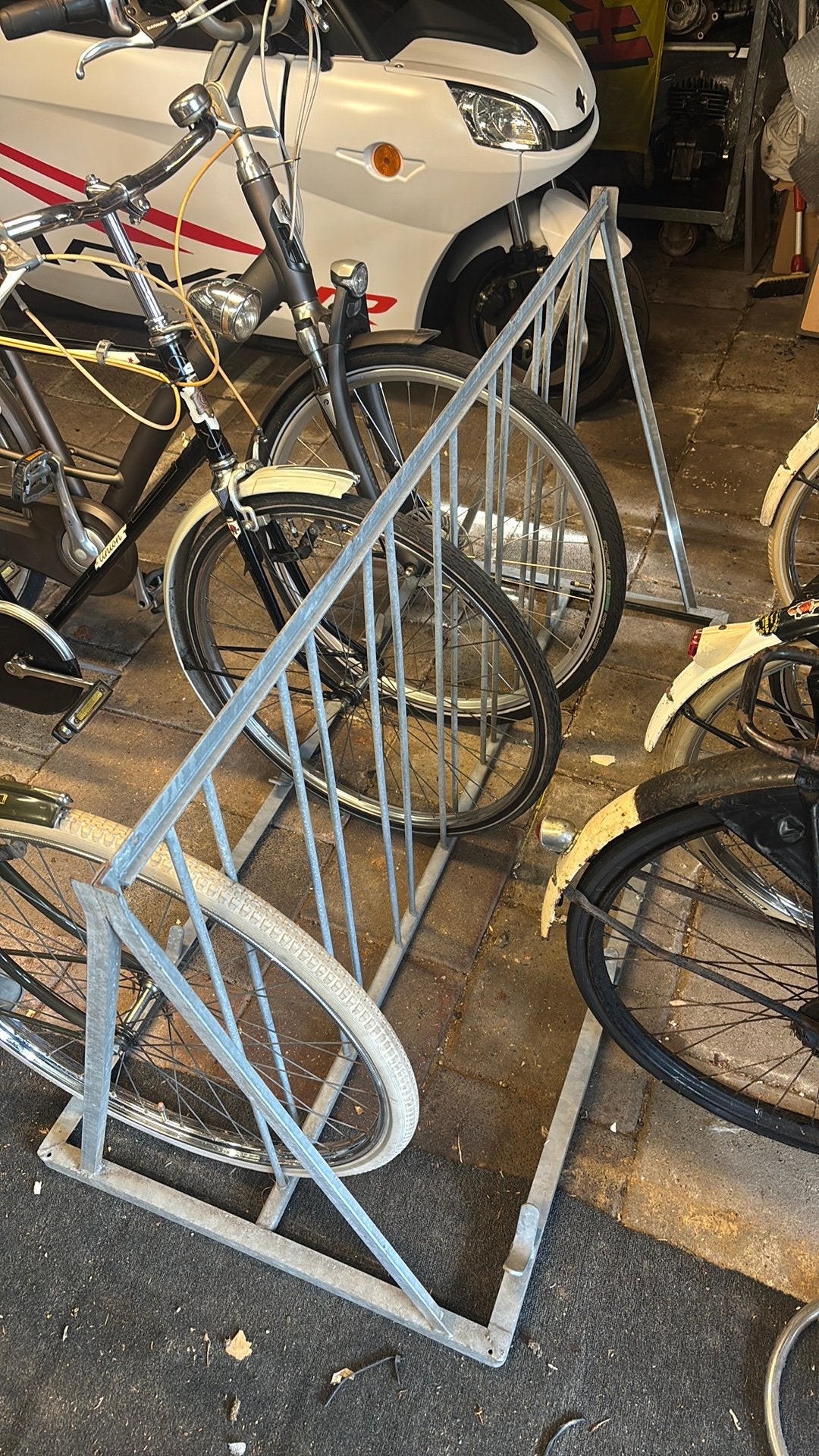 Fietsenrek 7 fietsen, Ophalen, Zo goed als nieuw