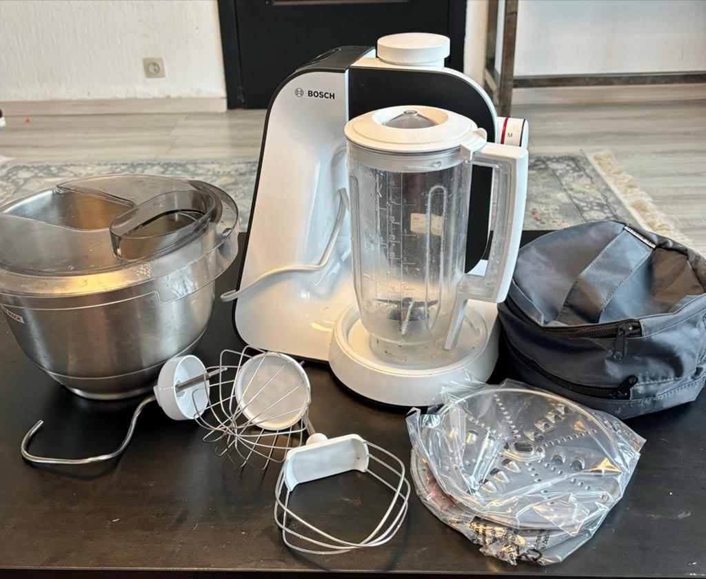 Bosch Keukenmachine Zo Goed Als Nieuw met Accessoires, Witgoed en Apparatuur, Keukenmixers, 4 liter of meer, Ophalen, Zo goed als nieuw
