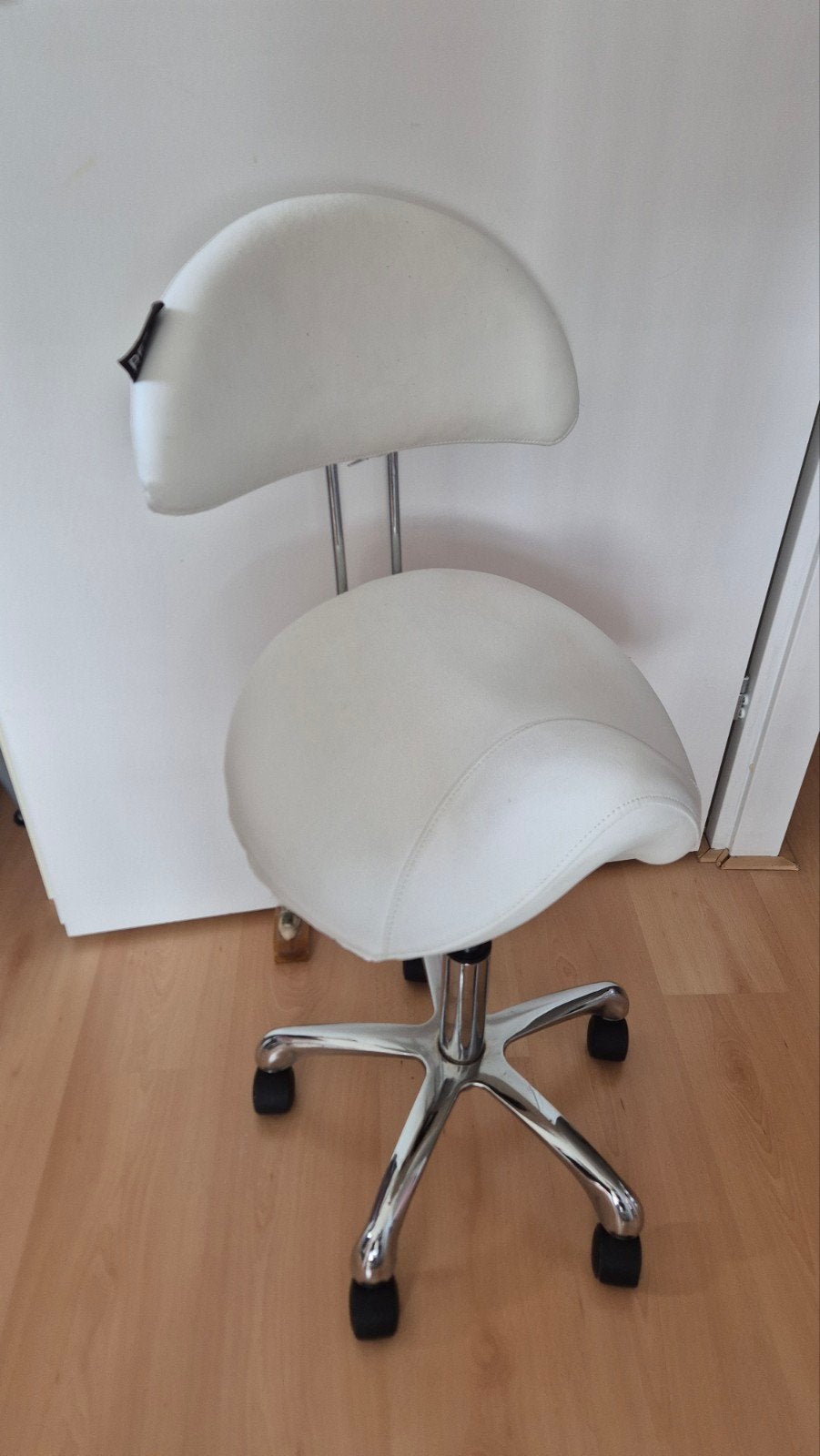 Witte Zadelkruk / Kappersstoel met rugleuning, Ophalen, Gebruikt, Wit